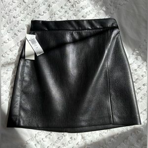 Aritzia- Wilfred Patio Mini Skirt NWT!! - Size 0 ✨